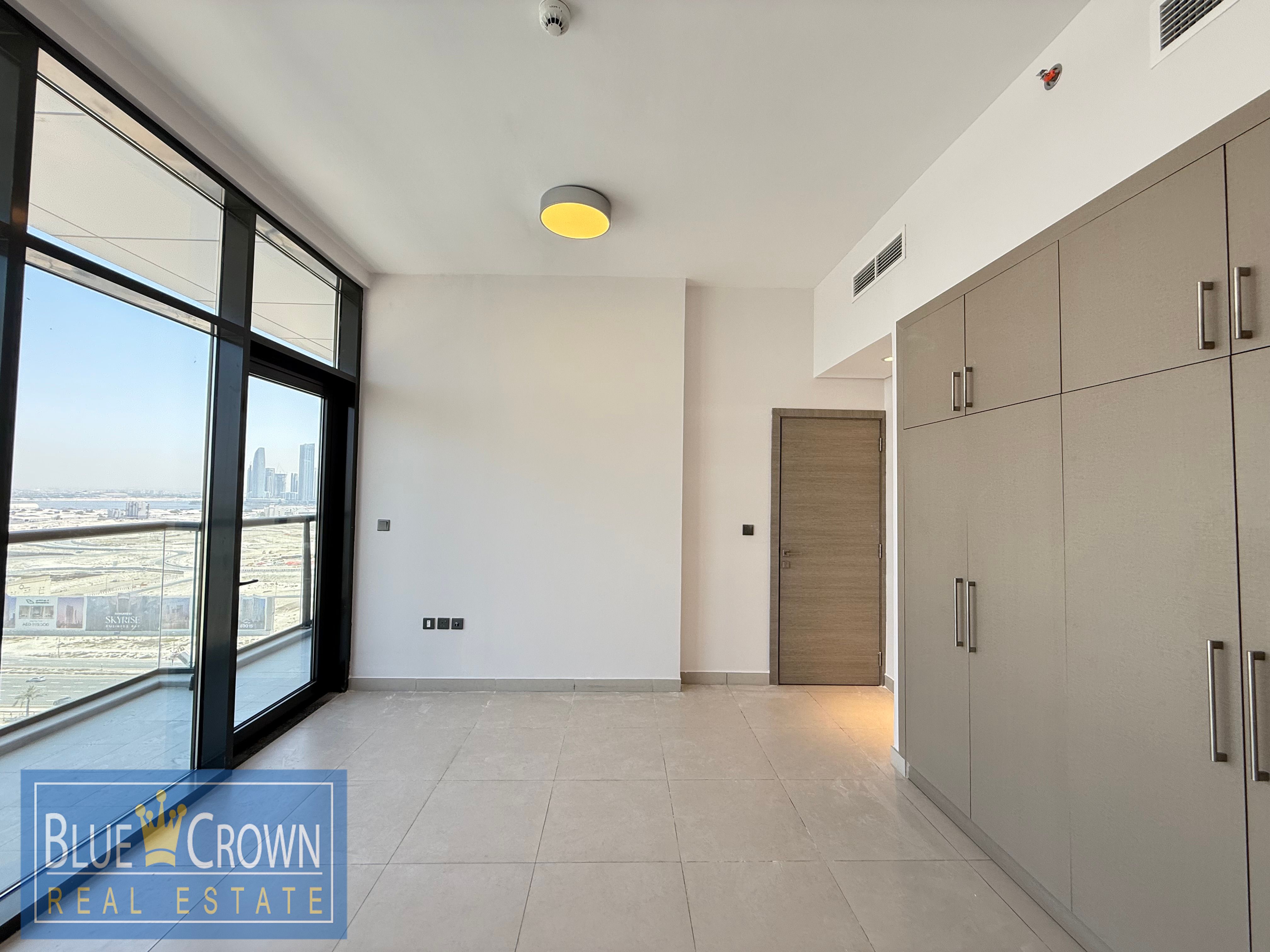 STUNNING VIEW PRIME LOCATION READY TO MOVE