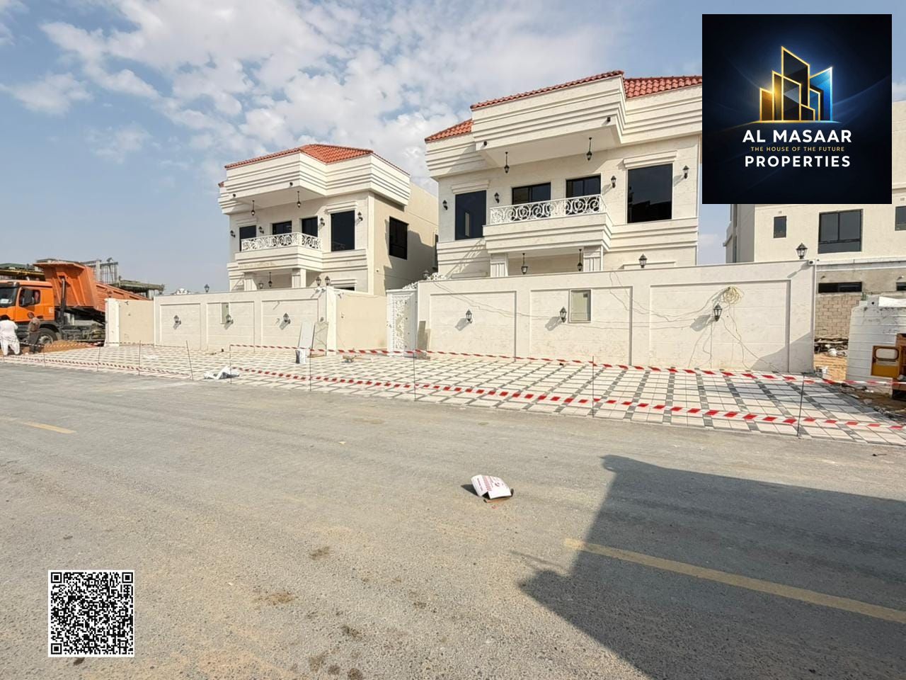 Classic villa, miniature palace, 5 bedrooms with a roof terrace, including registration fees, in Al-Haliou 1 area on a main street, super deluxe finis