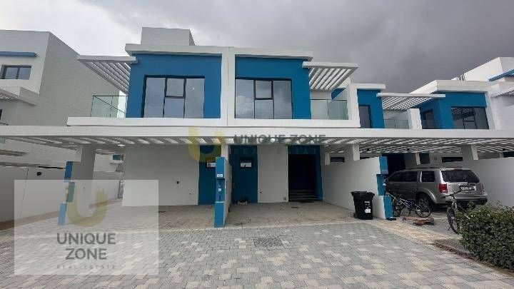 5 bedrooms+maid | Middle End | keys in hand