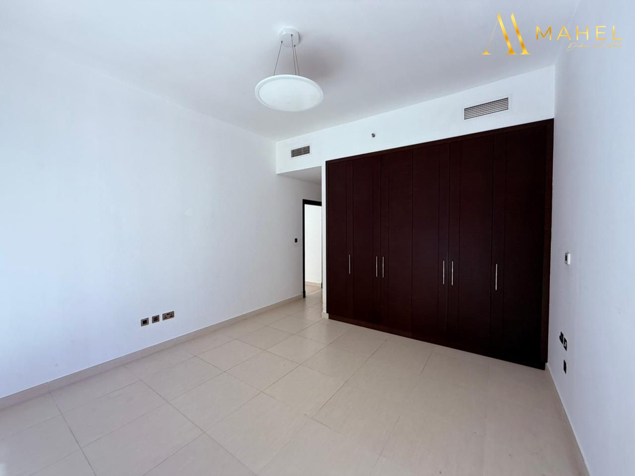 Large 1BR with Balcony | Downtown Location