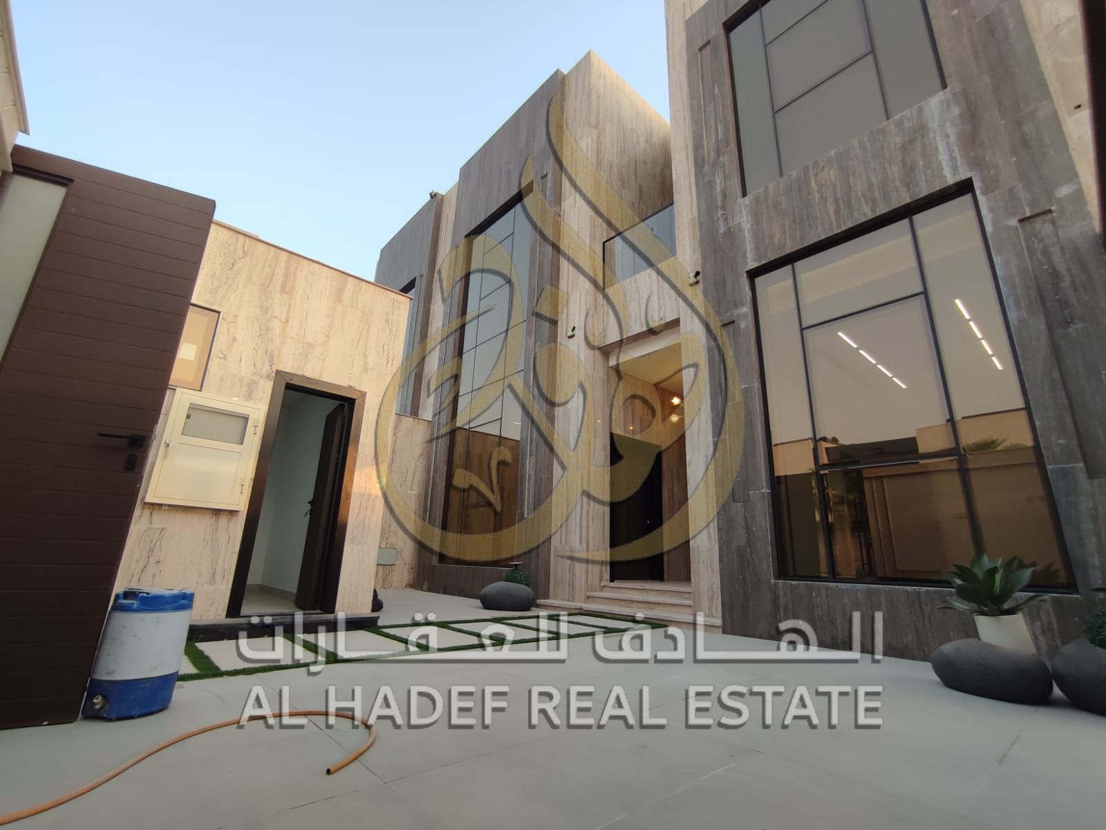 A great opportunity to own a luxury twin villa with a modern design and contemporary finishes, with panoramic facades, a private garden and swimming p