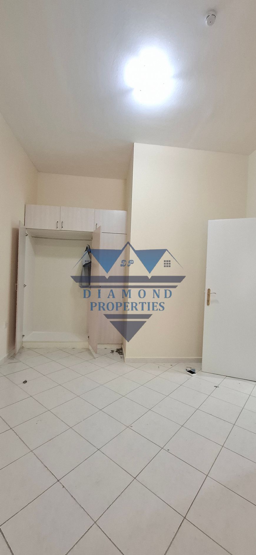 Good location family building spacious flat 1bhk with balkany cantral ac just 30k in al qasmiya