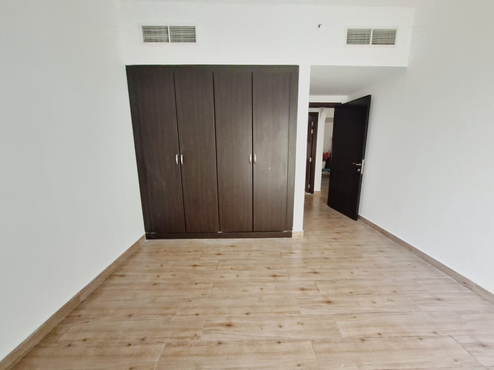 Luxury 1BHK with 2washroom with parking and wardrobe 43k available