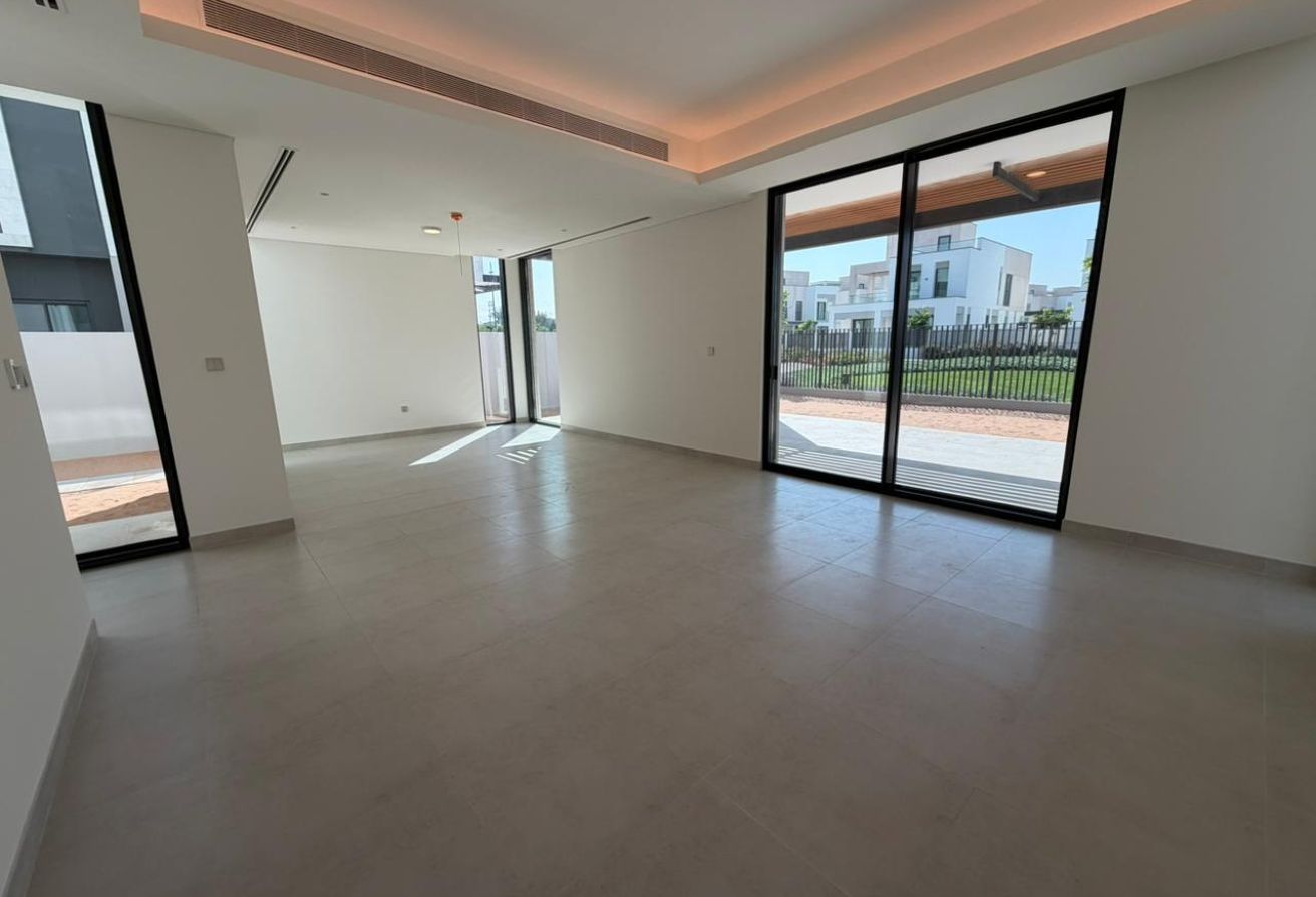 PRIME LOCATION | LANDSCAPED | READY TO MOVE IN