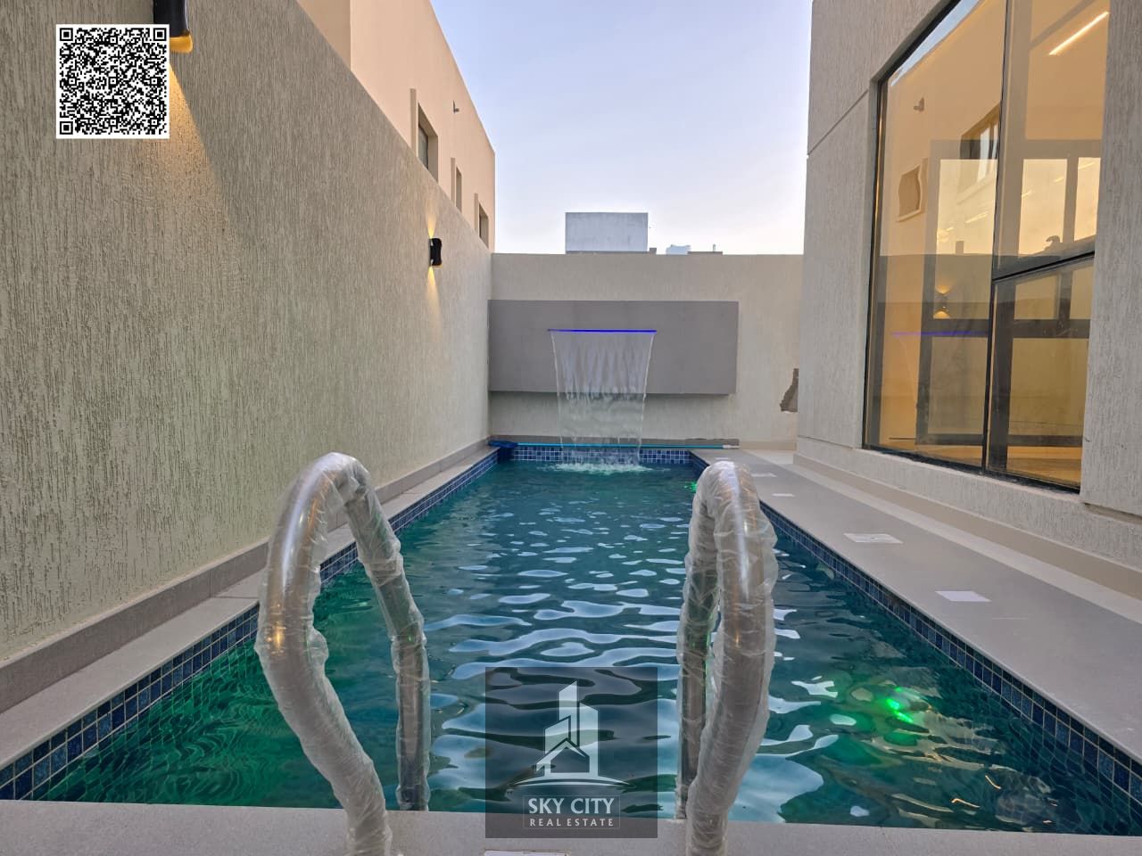 Modern villa with high-end finishes and a private pool, ready to move in, with electricity, water, and air conditioning.