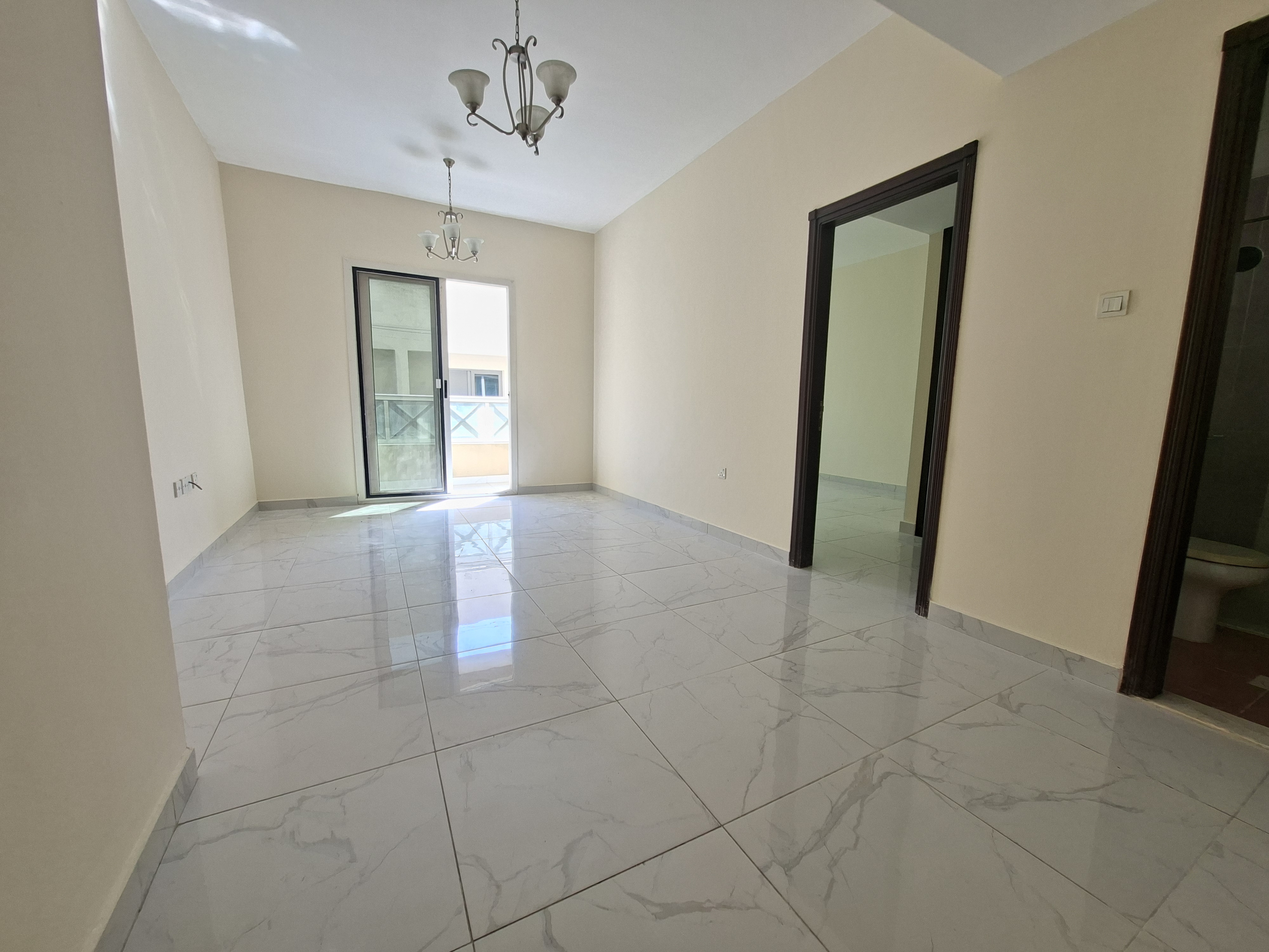 Very big luxury 1. bhk APARTMENT available with parking with balcony
