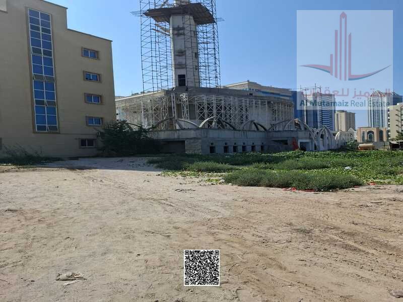 A prime investment opportunity! Land for sale in Al Nakheel, suitable for residential or commercial use. Ground floor + 6 floors. 818 sq m (8800 sq ft