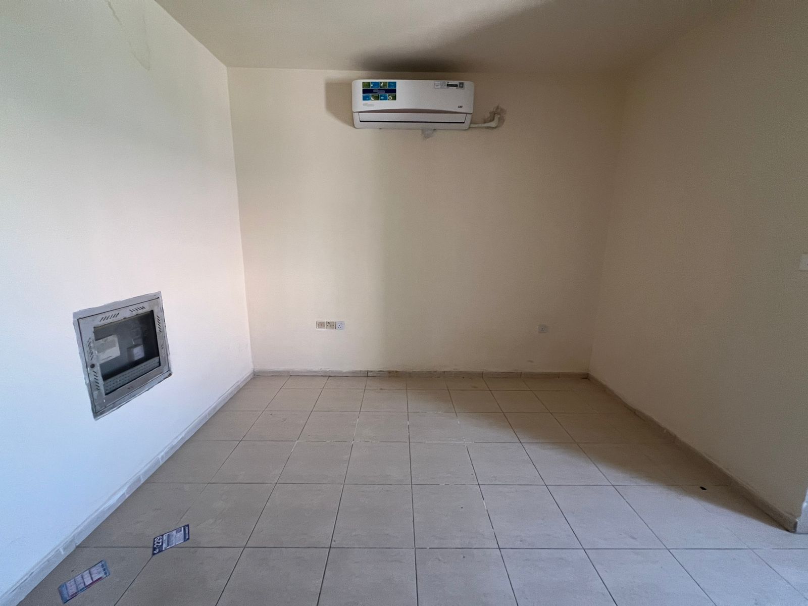 Lavish studio good building near muwailah sharing rent20k