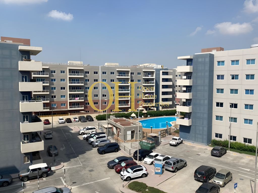 Serene Suburban | Sleek Modern Interiors | Well Maintained