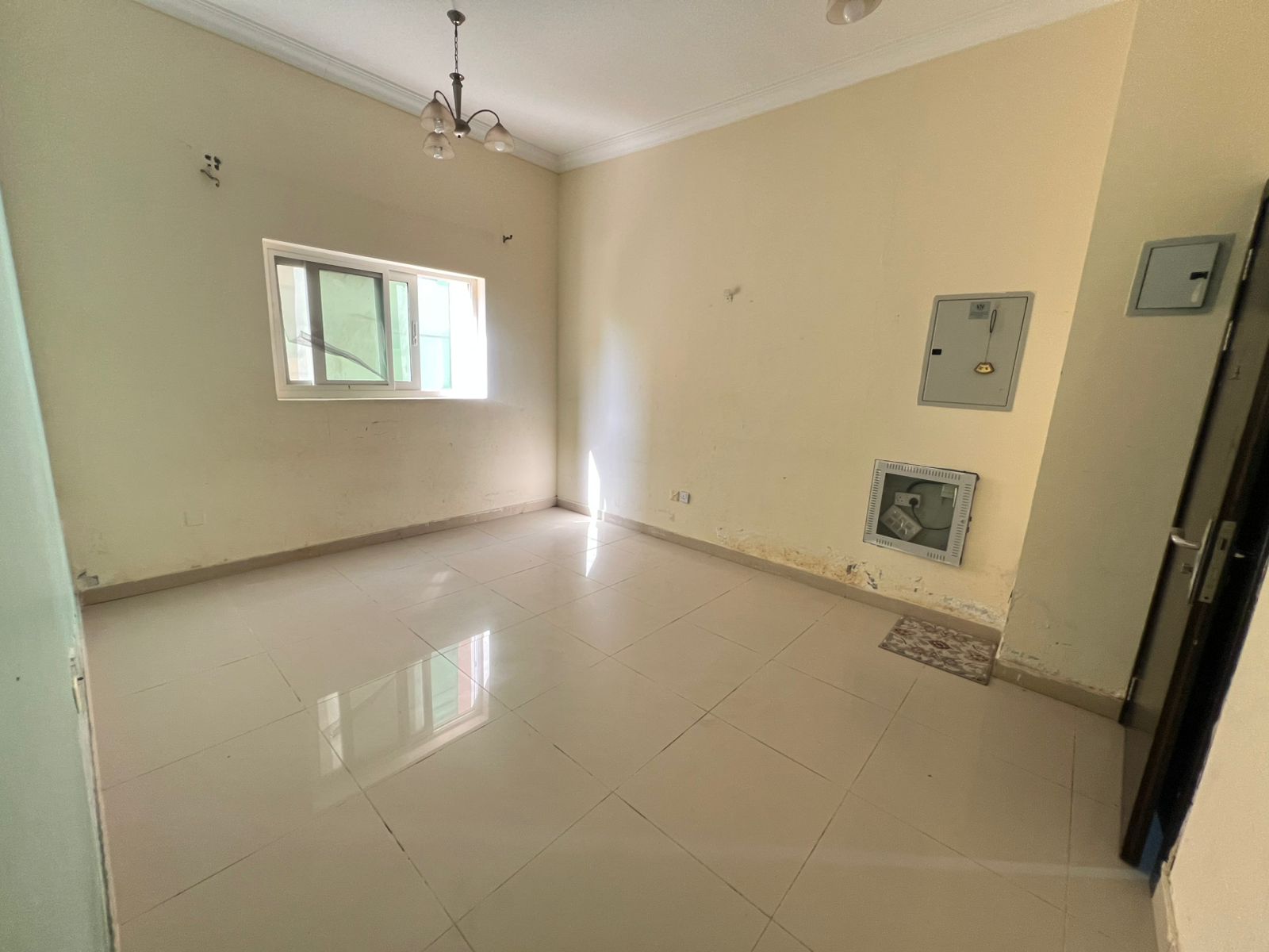 Lavish 1bhk good building near muwailah bus stop rent in just 33k