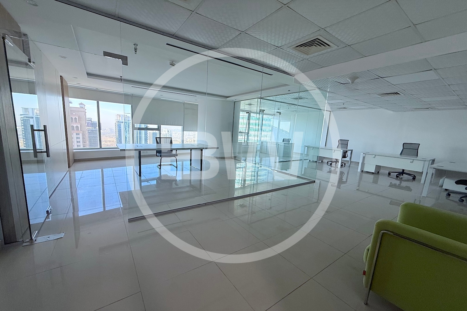LAKE VIEW | UPGRADED OFFICE | CLOSE TO METRO