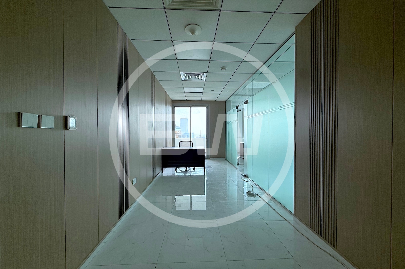 PARTITIONED | BRIGHT| MODERN | FITTED