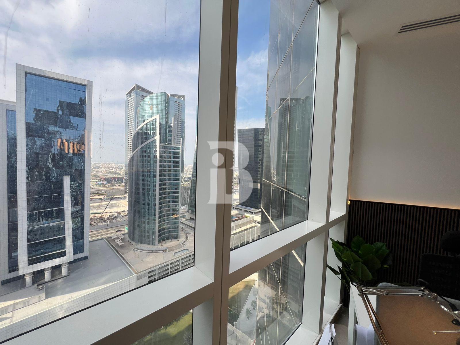 RARE UNIT | UPGRADED | HIGH FLOOR | NEAR METRO