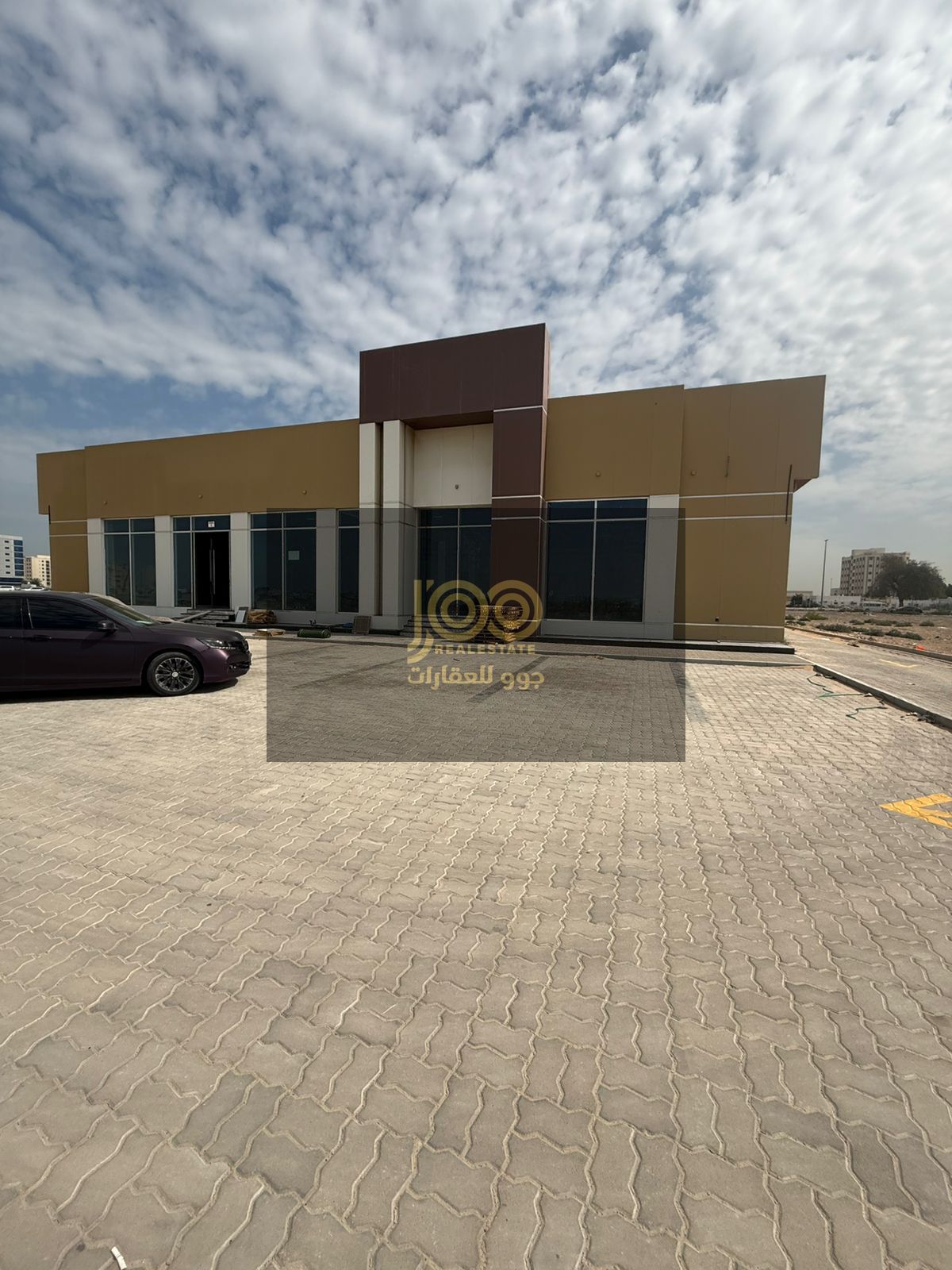 Electricity 50/ Showroom in a vibrant area/Available for all activities