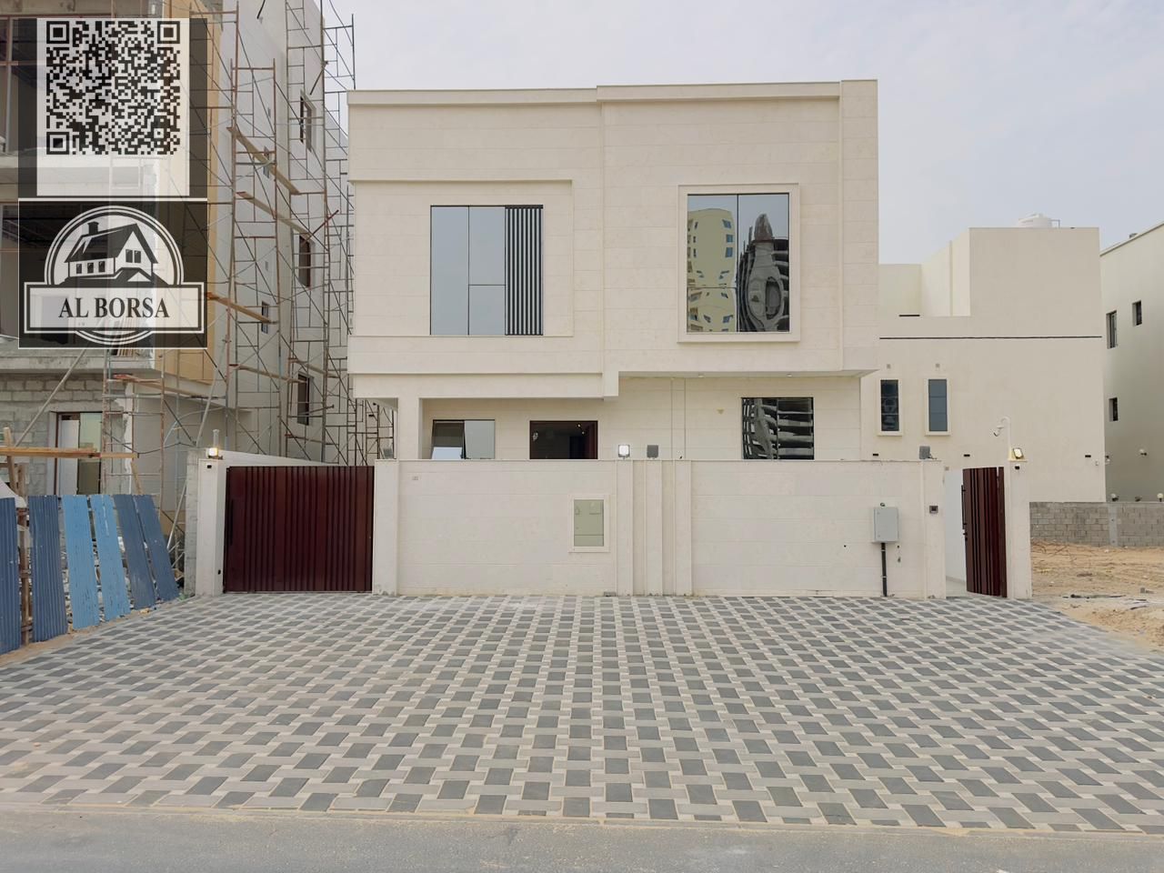 Villa for rent in Al-Amirah, two floors and a roof, 6 master bedrooms, a majlis, two living rooms and a maid's room, 115,000