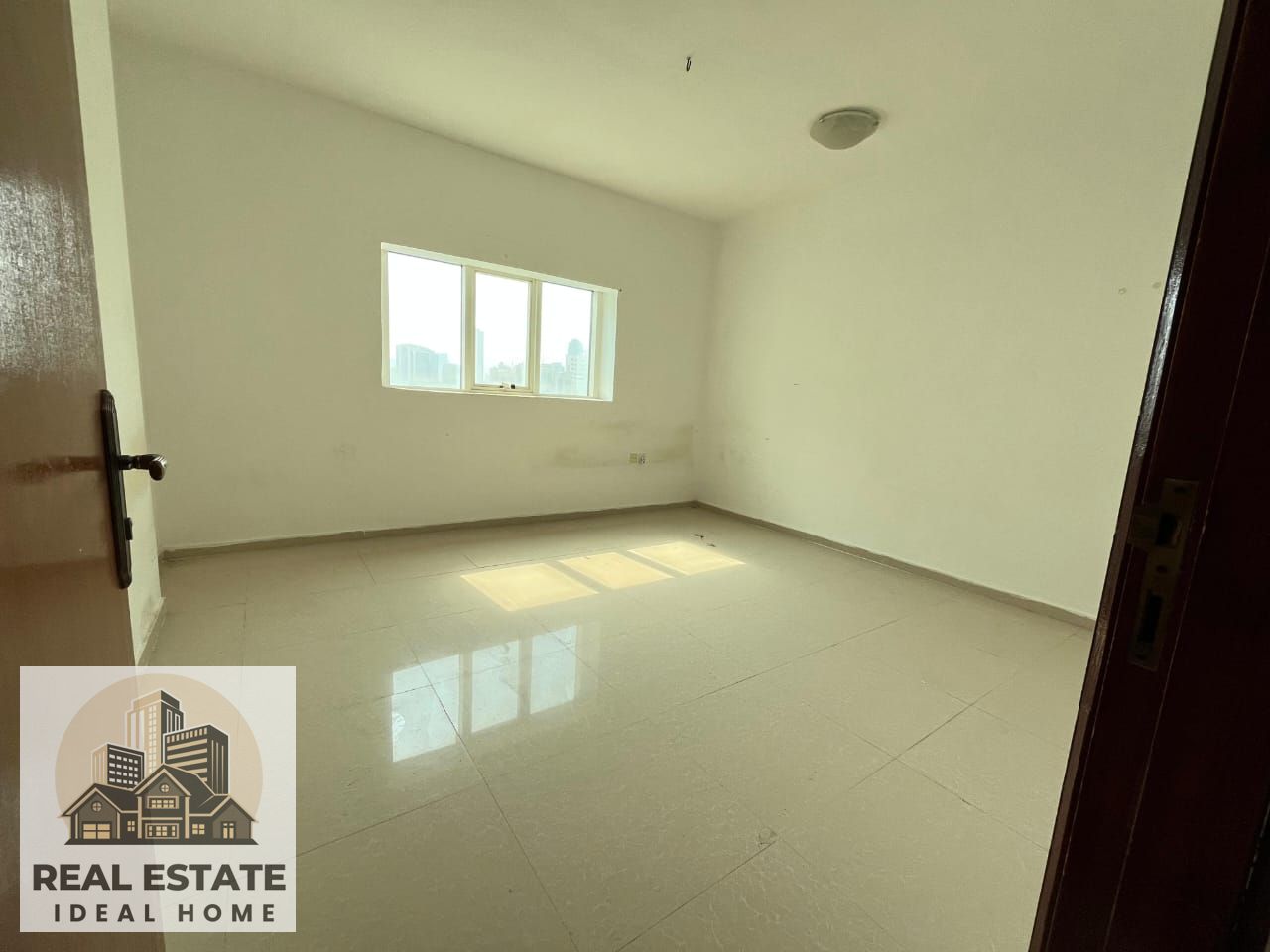 BIG OFFER 3 BHK WITH BALCONY CENTRAL AC FAMILY BUILDING