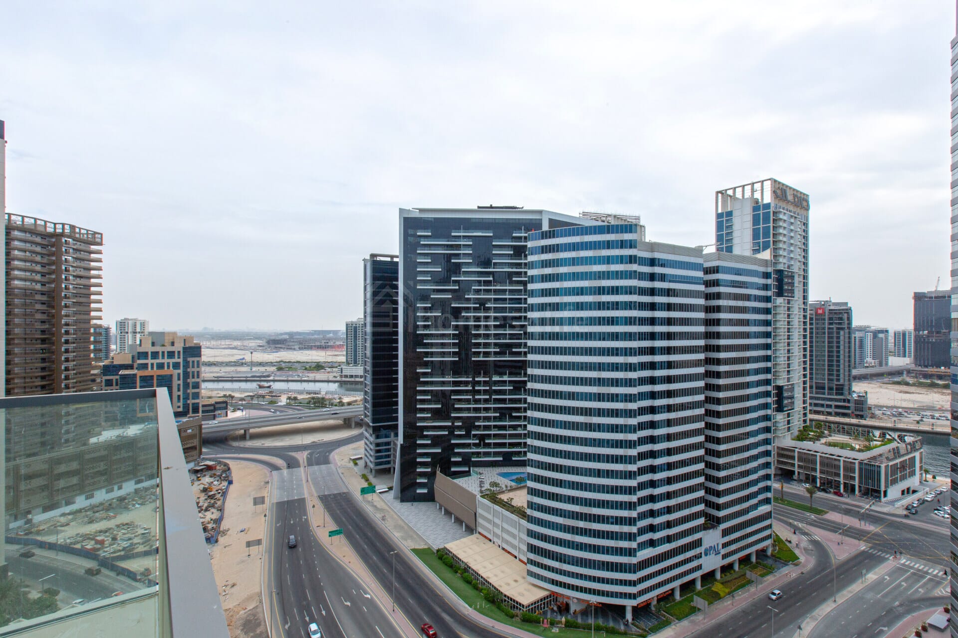 HIGH FLOOR | CANAL VIEW | KITCHEN APPLIANCES