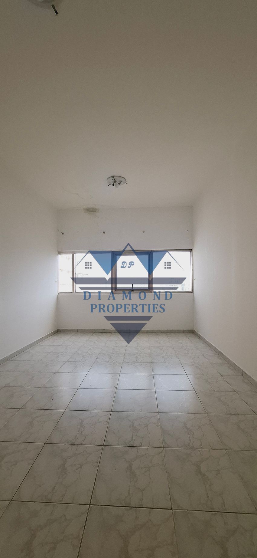 Very good location and family building near by nesto king faisal Rd 1bhk cantral ac available 28k spacious flat