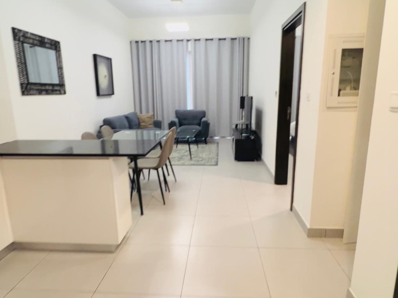 ELEGANT | FULLY FURNISHED 1 B/R | 4 CHQS