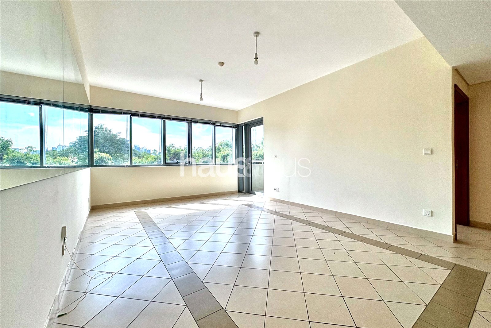Large 1 Bed | 989 Sq. ft | Vacant on Transfer