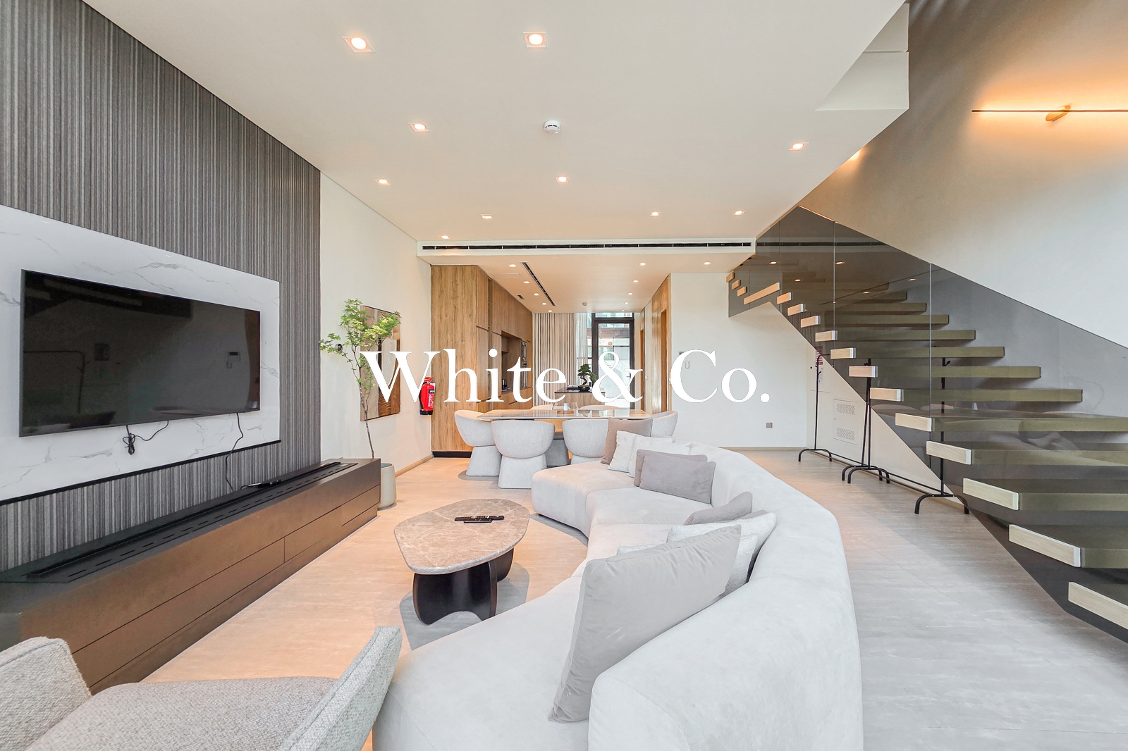 MIDDLE CORNER | FULLY FURNISHED | VACANT