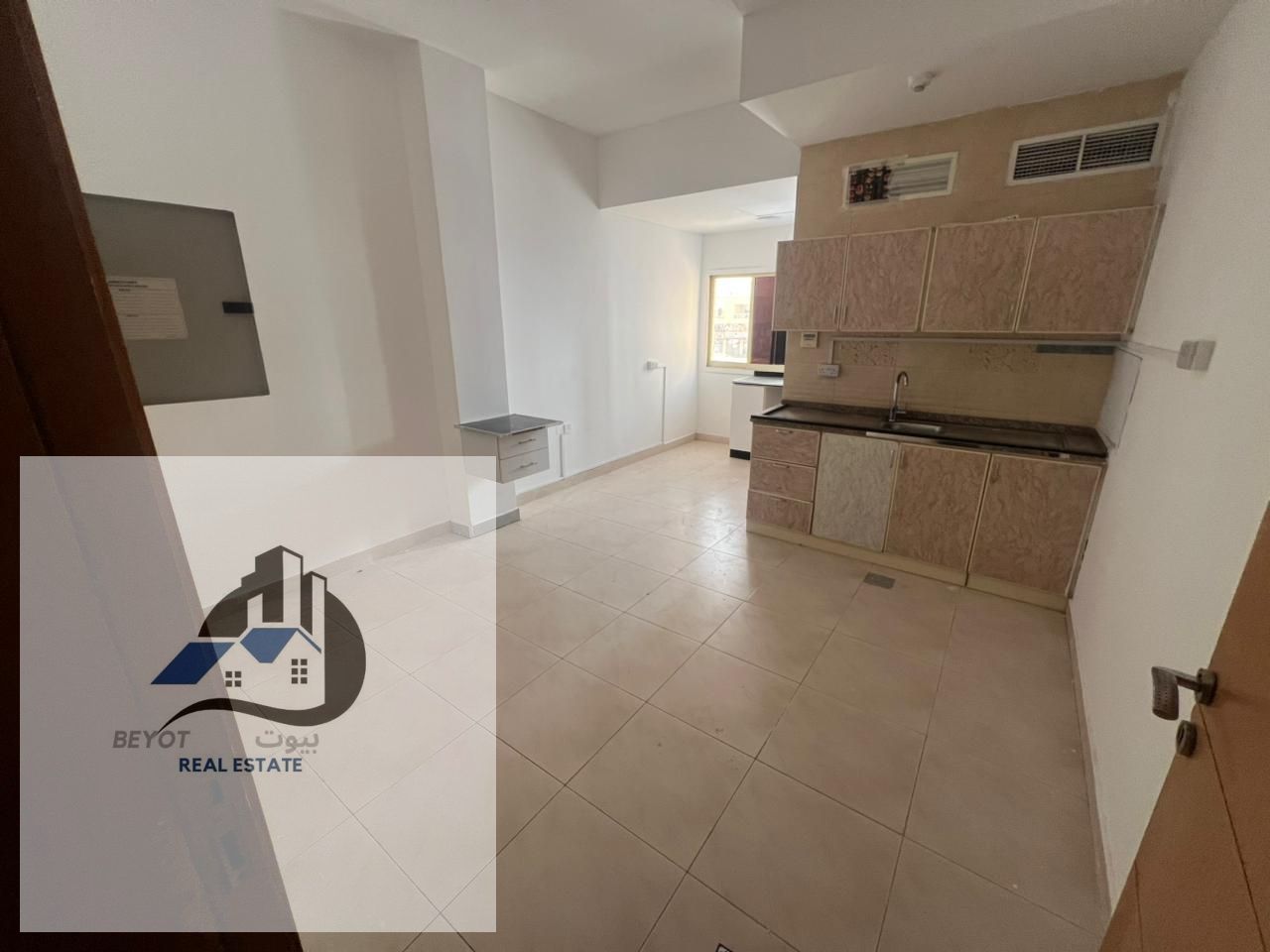 Annual Studio for Rent – Al Nuaimiya 2, Ajman Location: Kuwait Street (Main Road) A well-maintained studio apartment available for annual rent in
