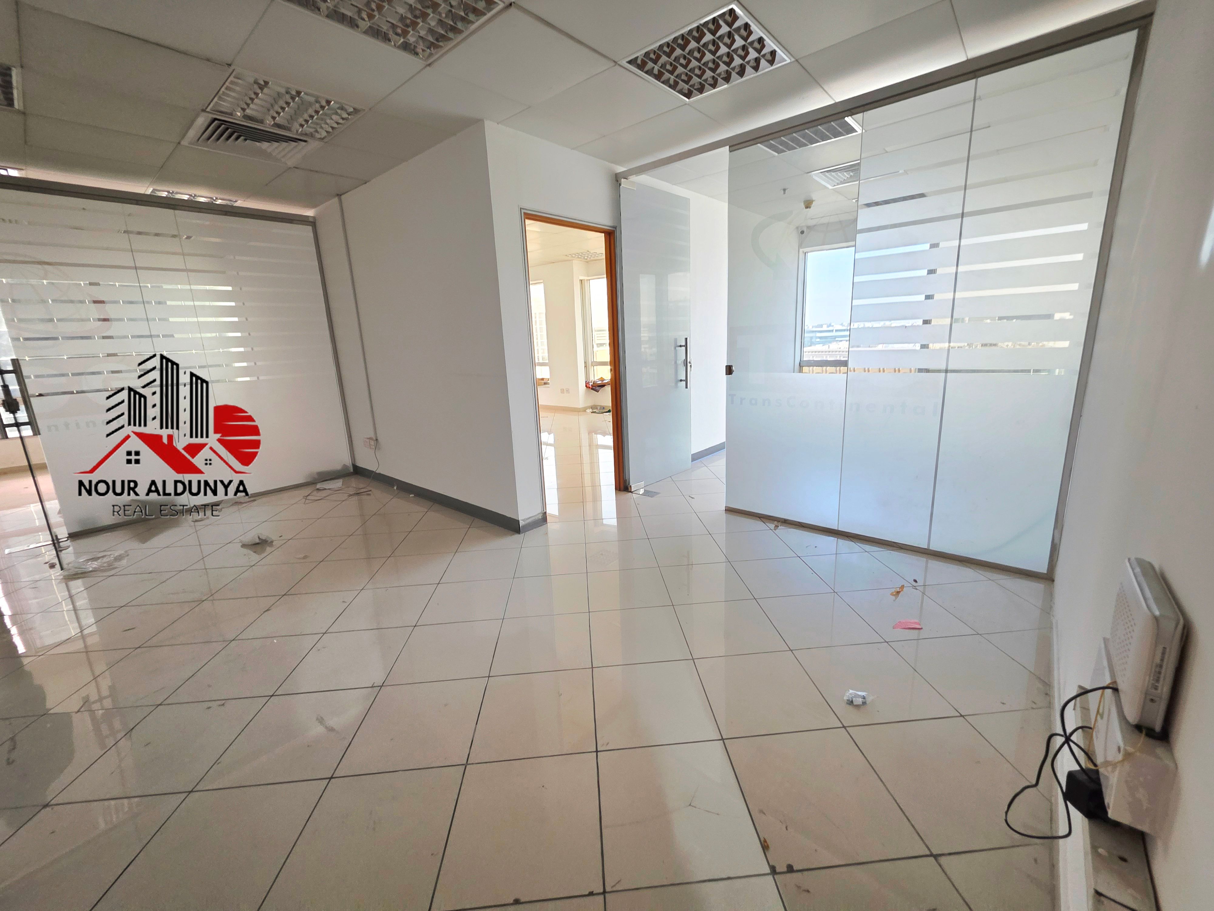 CLOSE TO METRO. BEST OPTION. 880SQFT OFFICE. FULL COMMERCIAL BUILDING. BOOK NOW