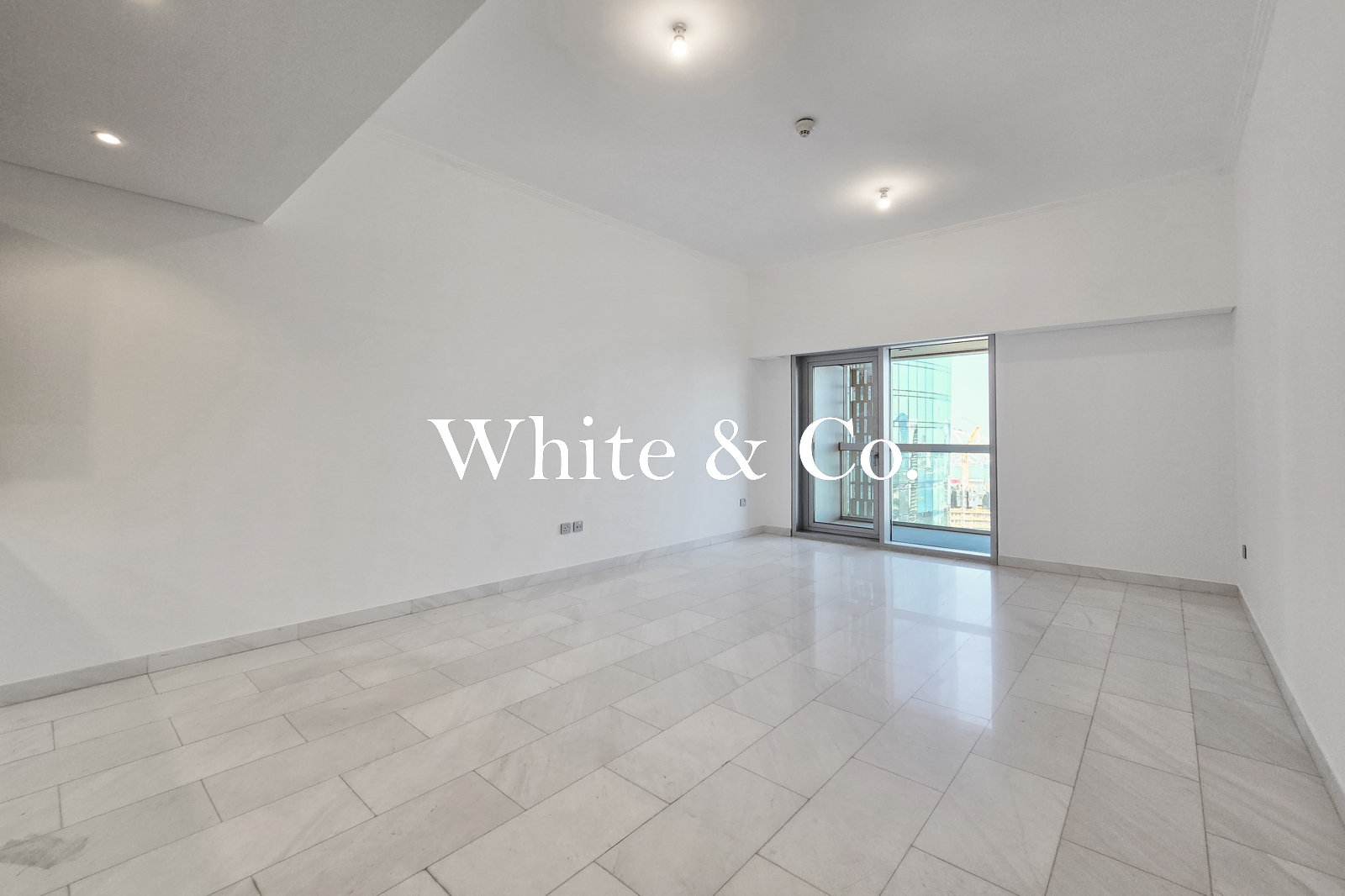 VACANT | LARGE LAYOUT | MODERN FACILITIES