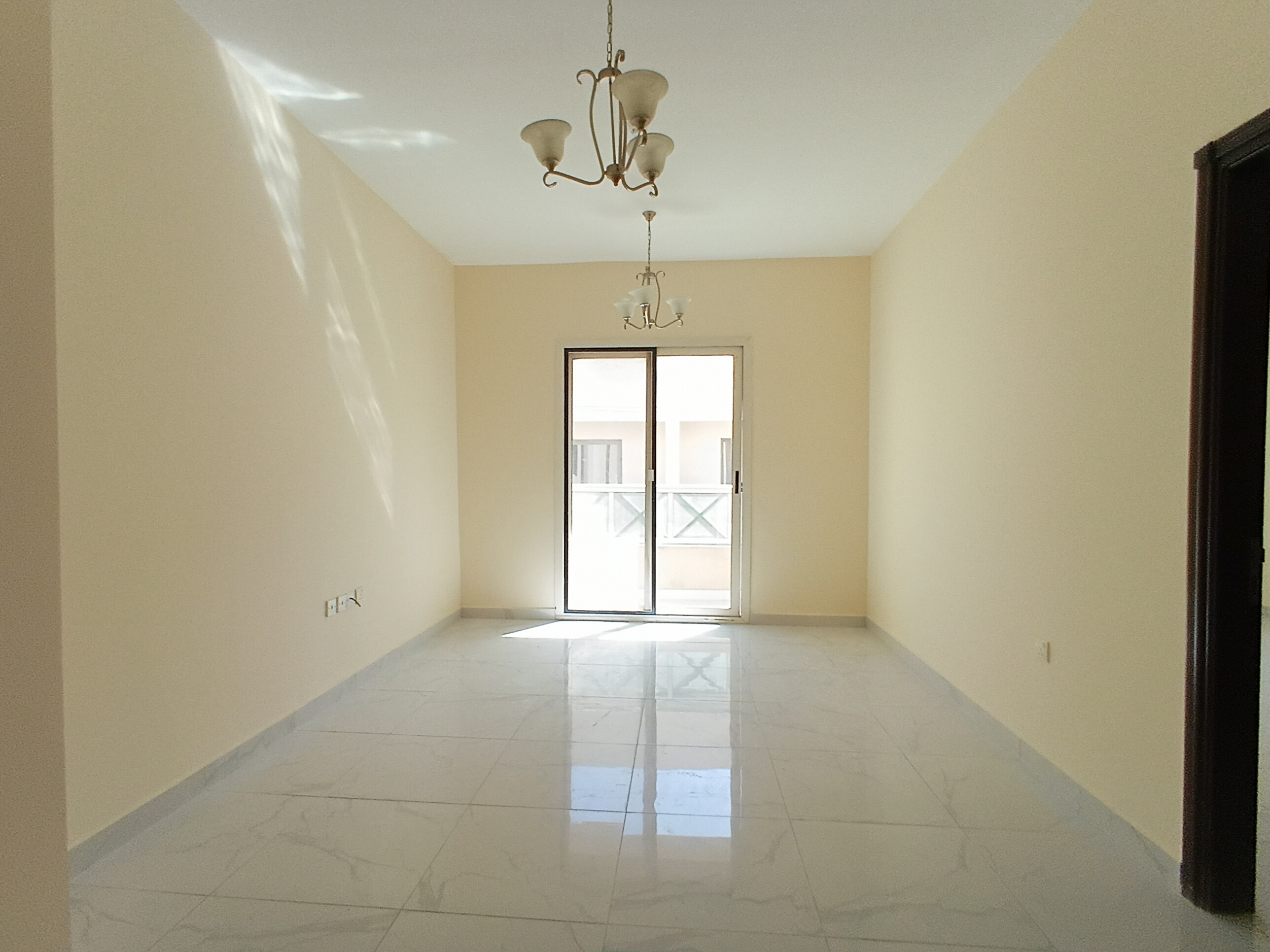 Luxury 1BHK apartment 12 chq payment with baloney 2 bathroom parking covered free