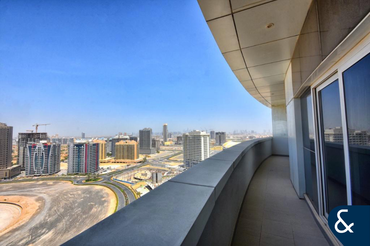 Modern Two Bed | Skyline Views | Rented