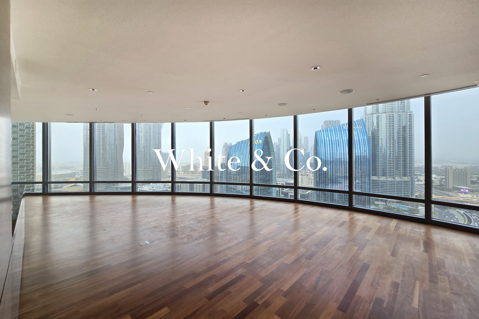 PANORAMIC LIVING ROOM |NO PILLARS |VACANT