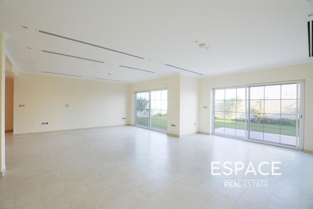 Opposite Park | Away From Cables | Ground-Floor Bedroom