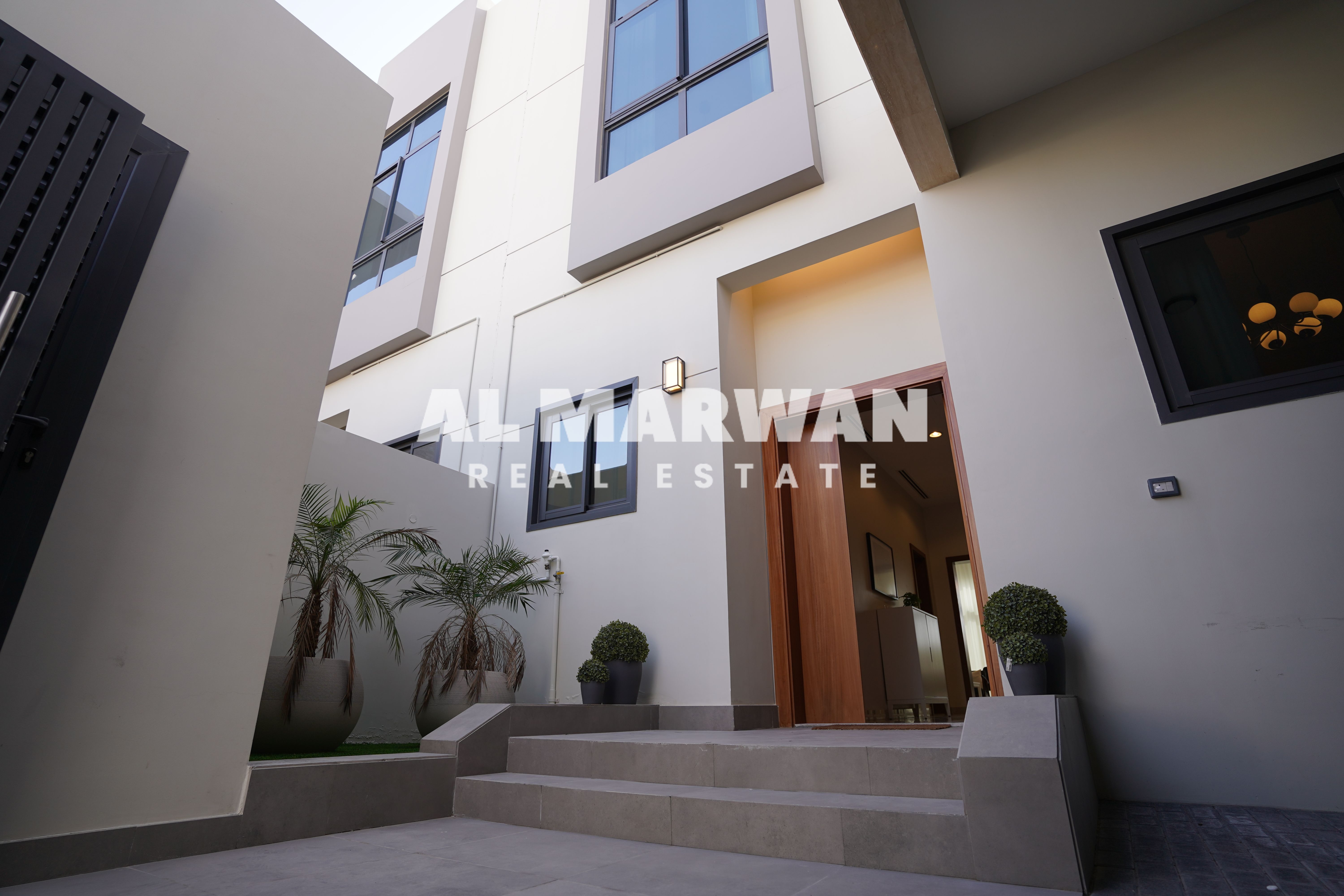 Luxury 3BHK Townhouse-Maidroom-Unfurnished-0%COMM.