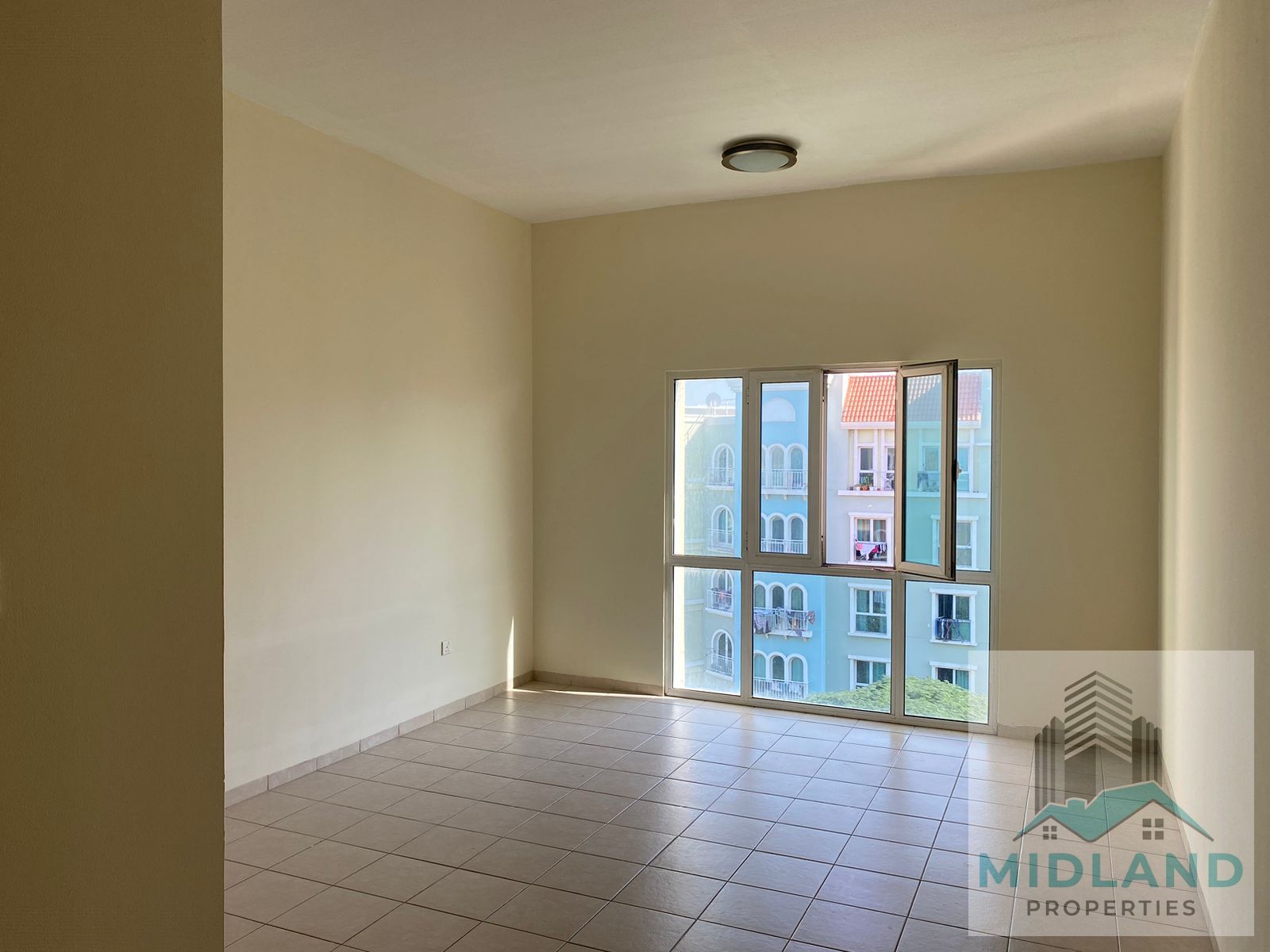 Unfurnished Studio Apartment for Rent in Discovery Graden , Jabal Ali
