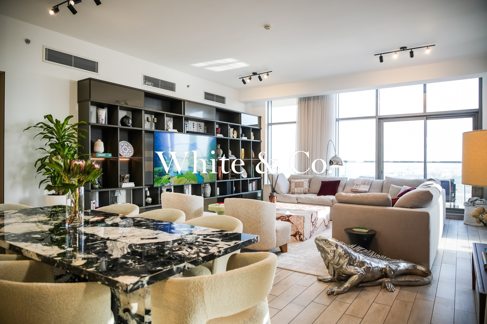 Upgraded | Vacant On Trasnfer | Mid Floor