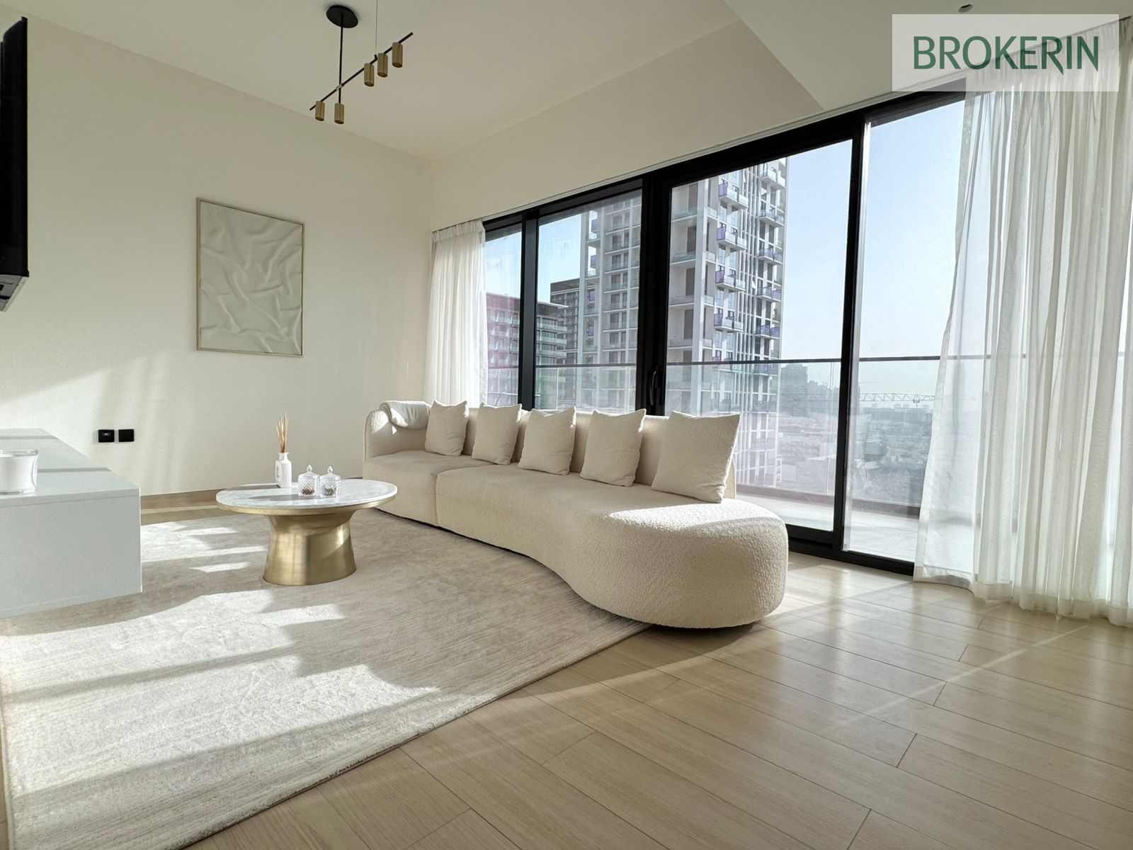 Luxury and Airy Open Space with Bright Interiors