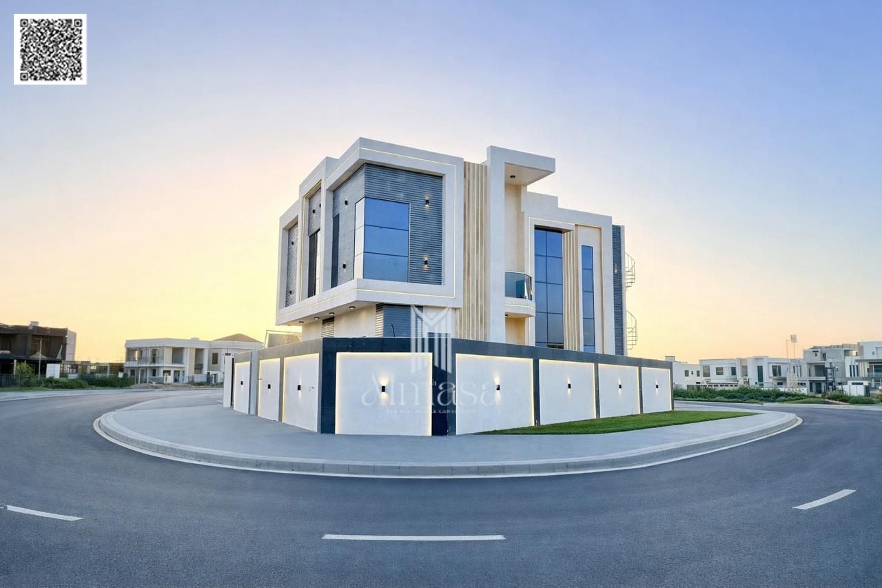 Modern cornar villa on a main street, freehold.