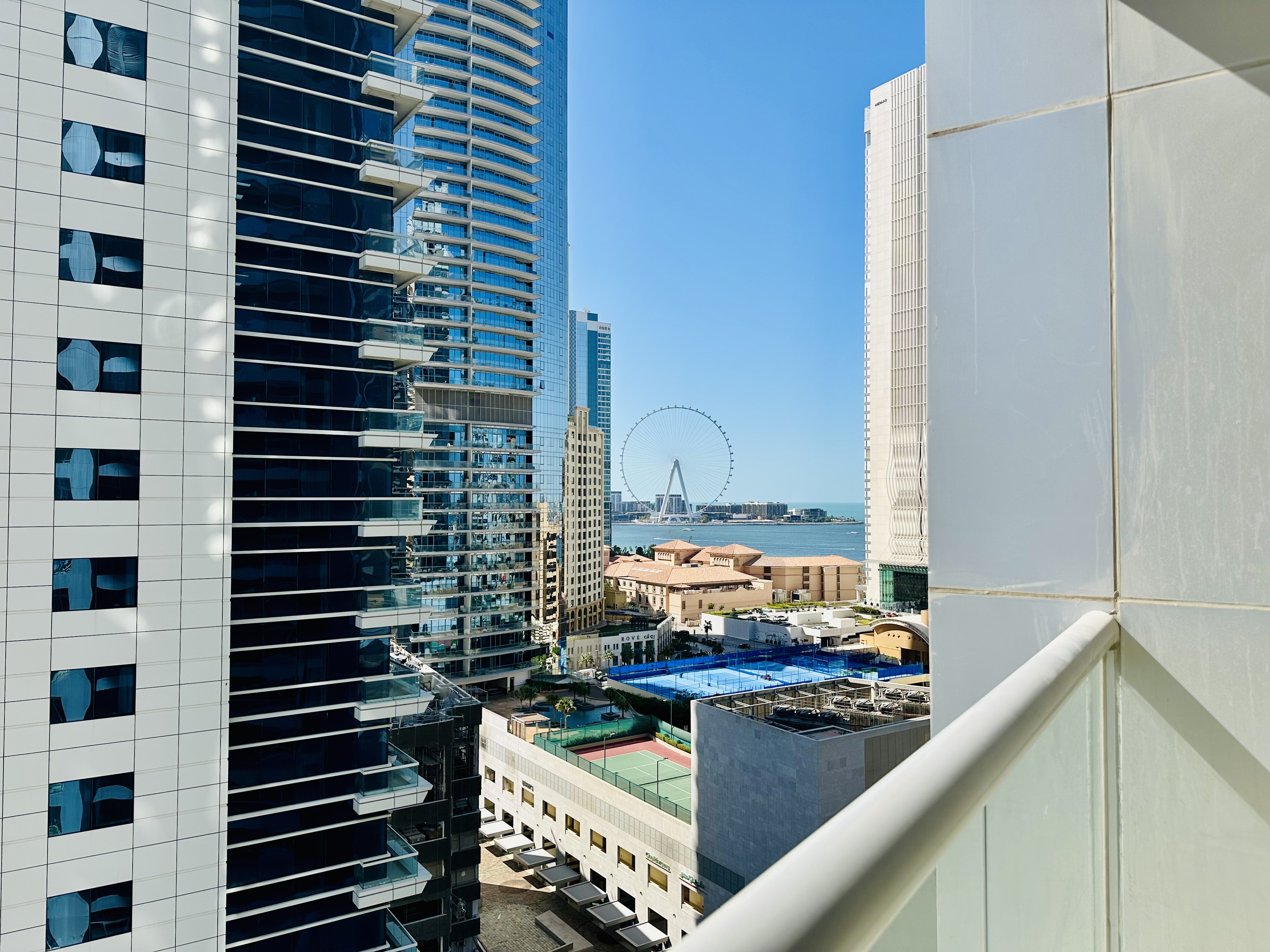 Spacious 1 BHK - Dubai Eye and Marina View - Ready