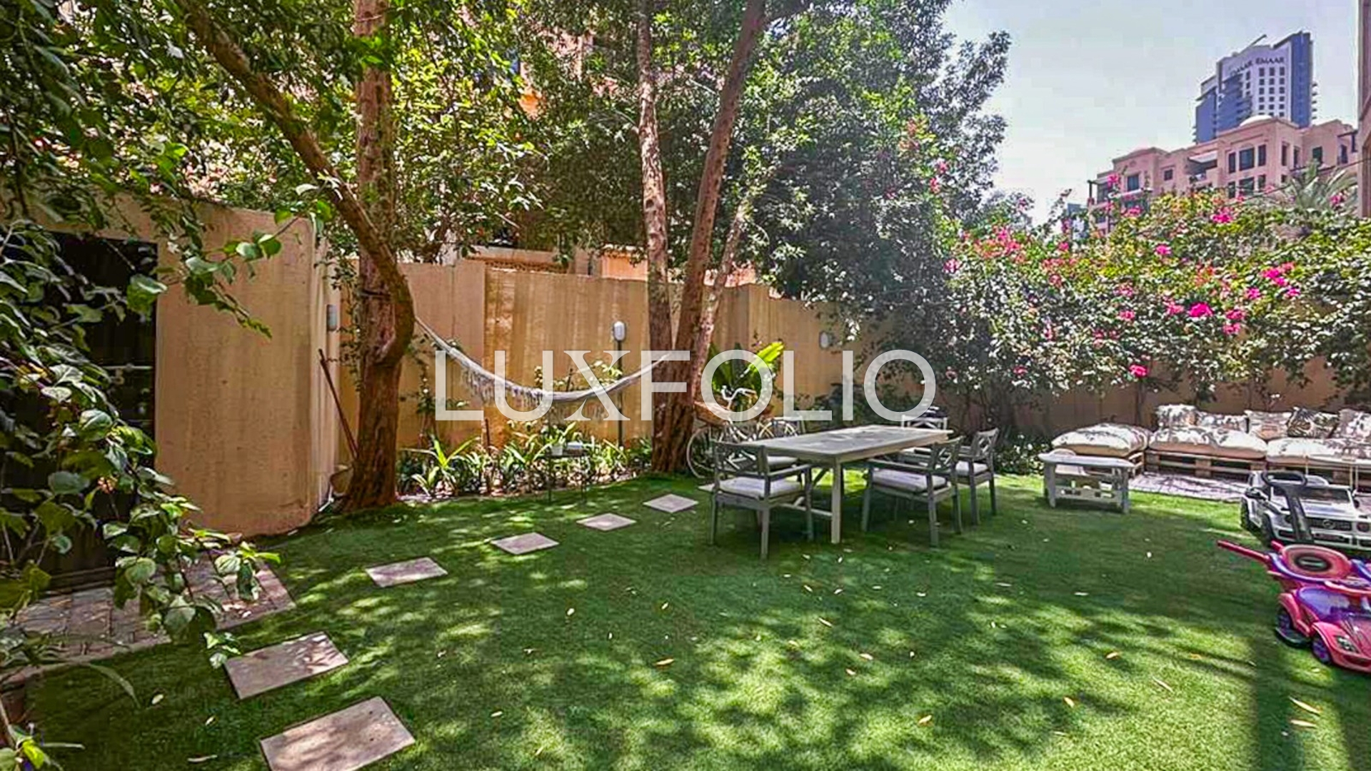 Huge Private Garden | Large Layout | Rented