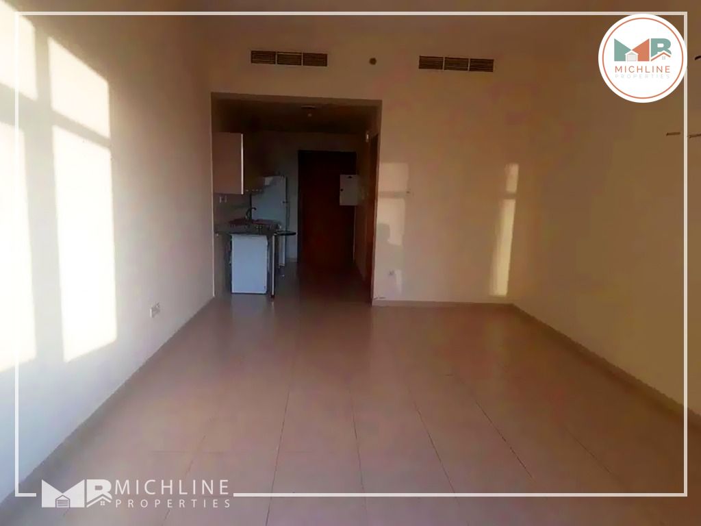Vacant | High Floor