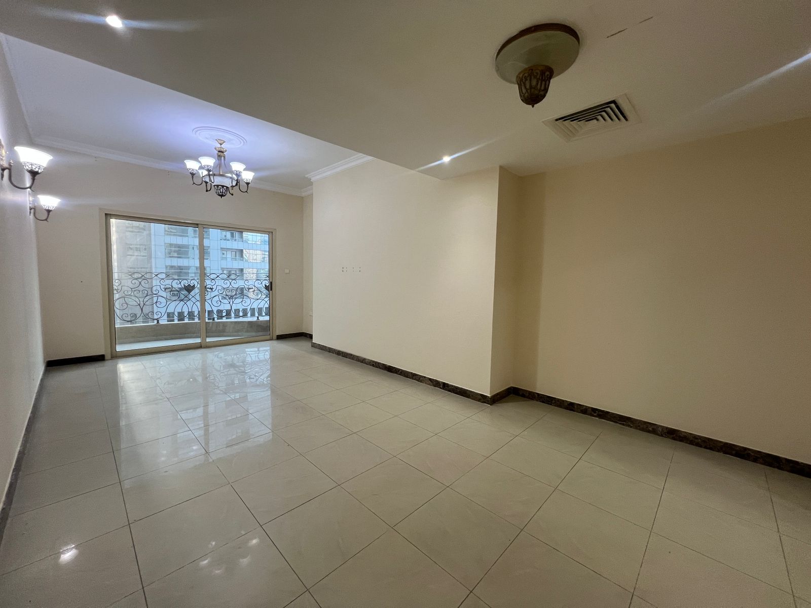 For Rent – 2 Bedroom Apartment with Living Room Al Taawun – Sharjah