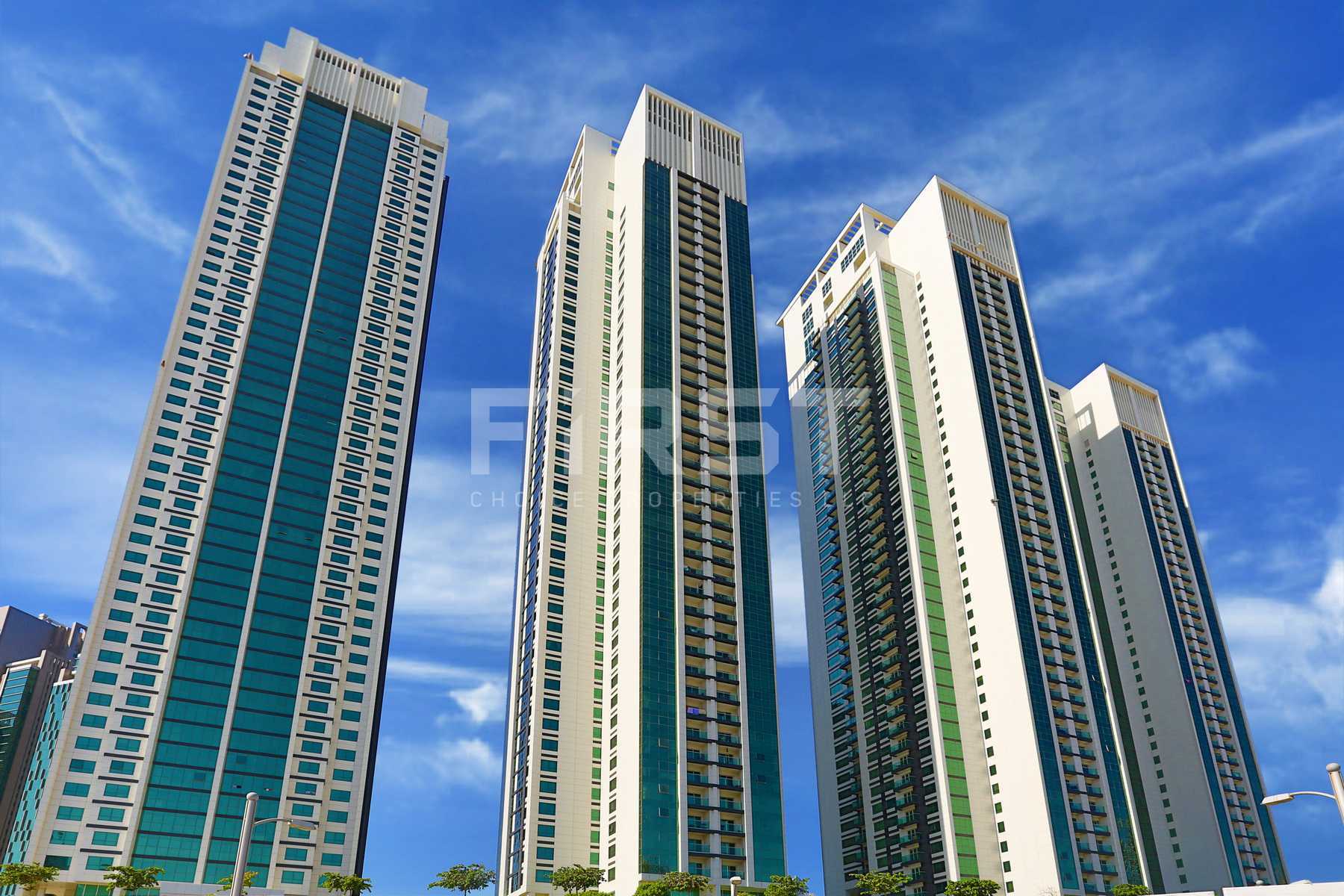 Well-Designed Unit in a Prime Waterfront Community