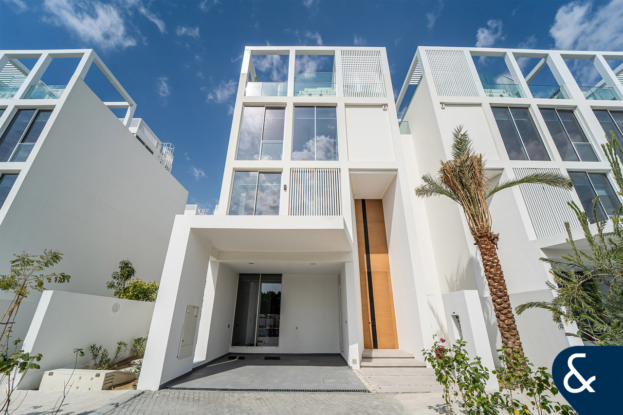 Corner | Available Now | 4,940 Sq. Ft.