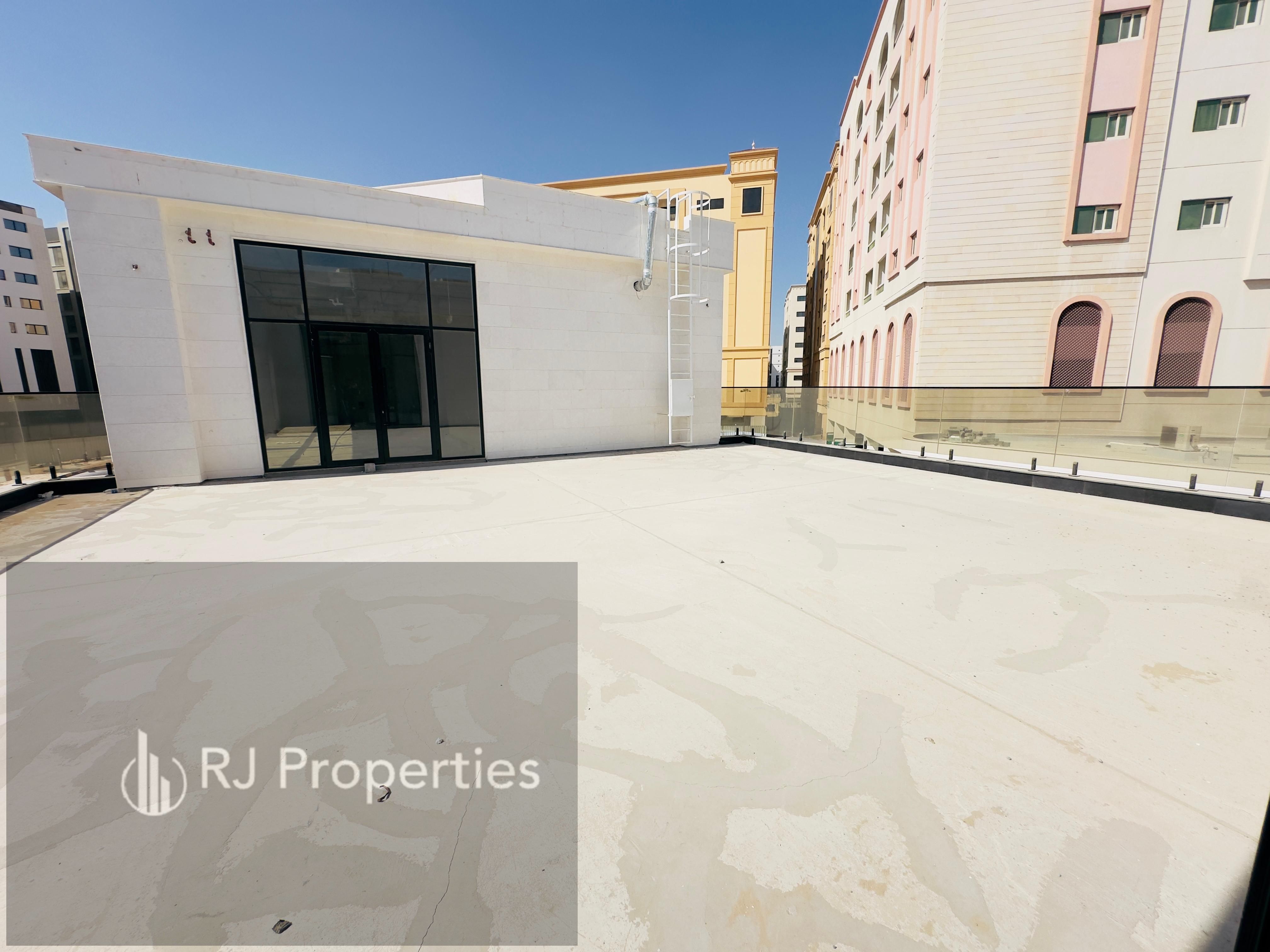 Brand New Building With Mezanine Floor And Big Tarce Bright Location