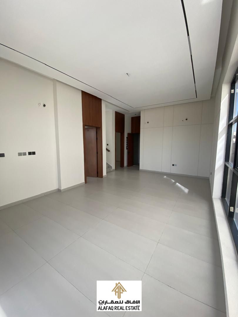 Luxury Villa for Sale in Al Yasmeen Ajman with 5 Master Bedrooms Freehold for All Nationalities Spacious Layout High-End Finishes Including Registrati