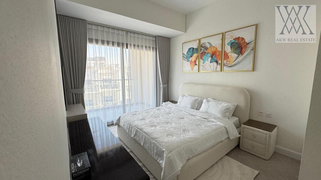 FULLY FURNISHED | READY TO MOVE | UPGRADED UNIT
