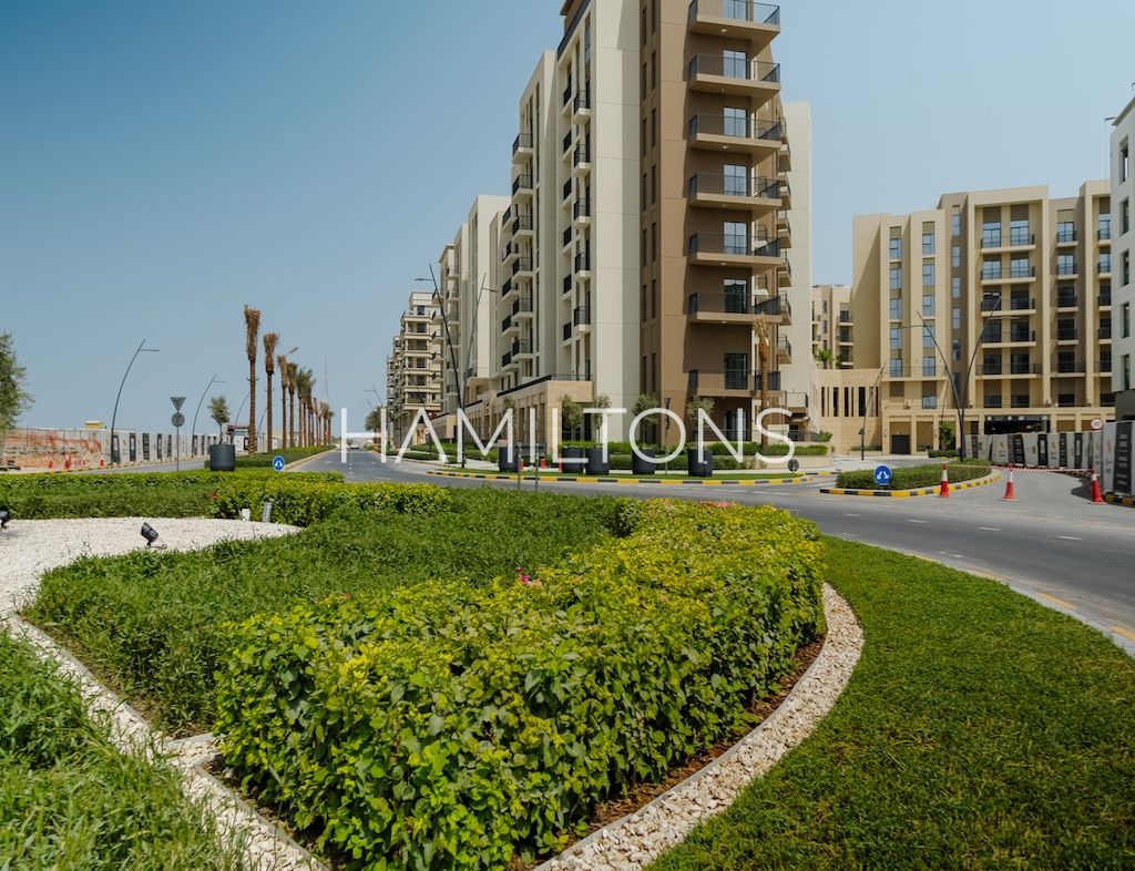 Beachfront Unit | Stunning Sea Views | Vacant | Resale