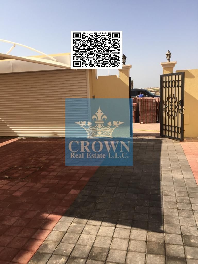 DEAL OF THE DAY Main road commercial/residential villa for sale for avery good price