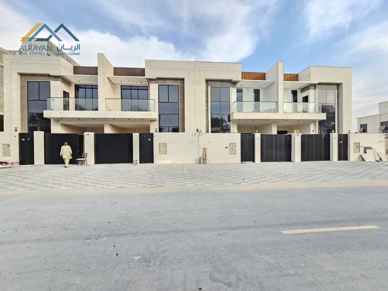 Luxury Townhouse Villa for Sale – Al Yasmin A unique opportunity to own a townhouse villa with high-end finishes and a modern design, perfect for fam