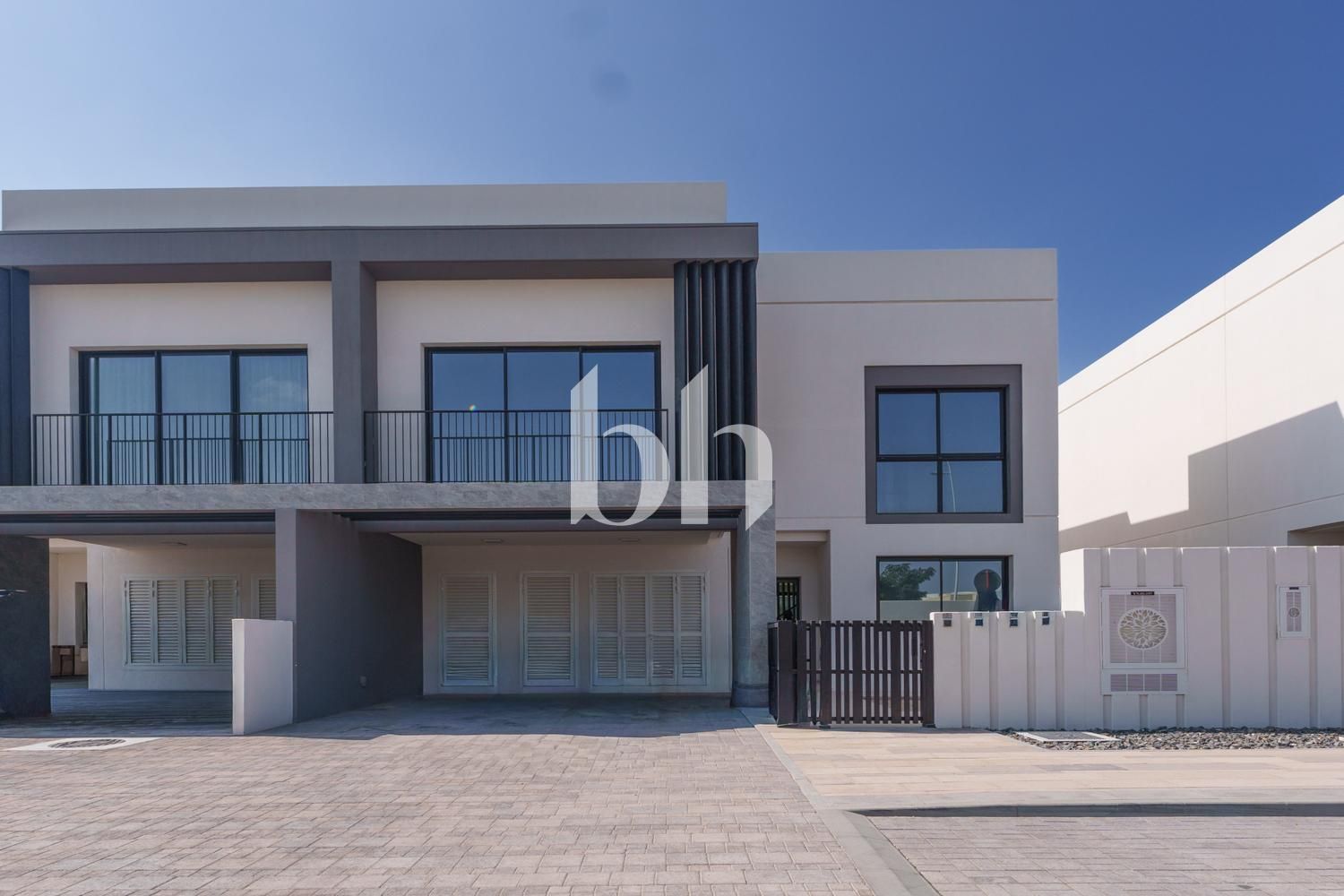 Duplex | 3XS | Brand New and Ready to Move